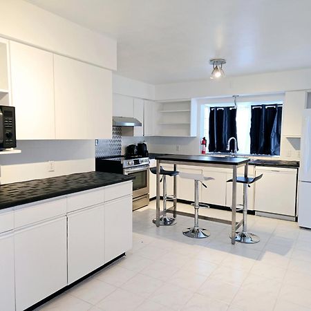 Cozy Stylish Black & White Design Room In The Heart Of Vancouver! Private Parking, Self Check-In & Just 4 Mins To Metrotown! מראה חיצוני תמונה