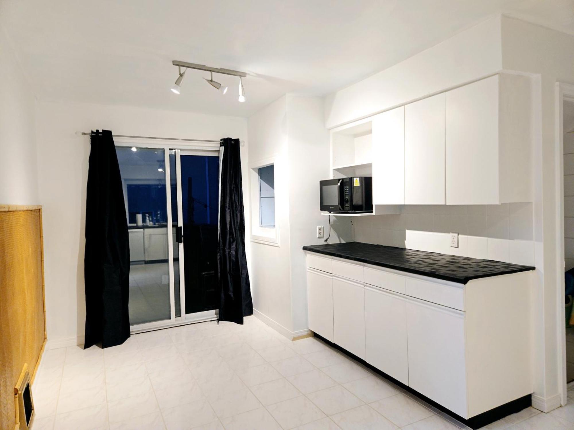 Cozy Stylish Black & White Design Room In The Heart Of Vancouver! Private Parking, Self Check-In & Just 4 Mins To Metrotown! מראה חיצוני תמונה